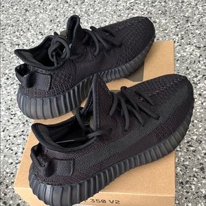 NWT Yeezy Boost 350 V2